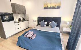 Private Parking, Secure Building - Central Apartments Old Town & Main Station